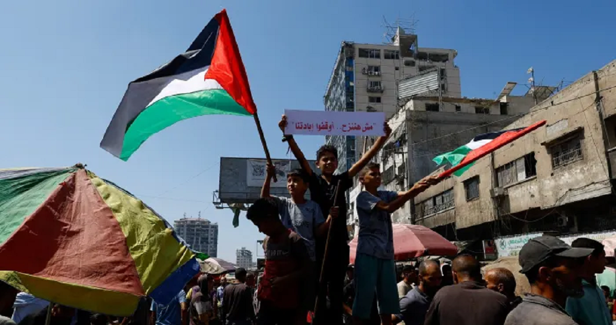 أهالي غزة يتظاهرون ضد أوامر اخلائهم من المدينة